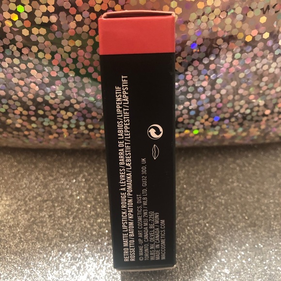 BNIB! MAC Retro Matte Lipstick 💄 in Runway Hit 703 - Picture 5 of 7